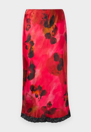 Falda midi de satén con un patrón floral en acuarela rosa y acentos negros, y detalle de encaje en el dobladillo. Textura suave, silueta ajustada.