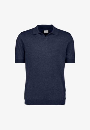 Marineblauw poloshirt met korte mouwen, een gestructureerde kraag en geribbelde boorden en zoom, weergegeven op een witte achtergrond.