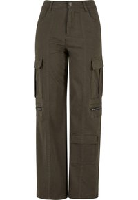 Pantalon cargo vert olive en tissu robuste avec plusieurs poches latérales, un détail zippé, une coupe large et des coutures renforcées.