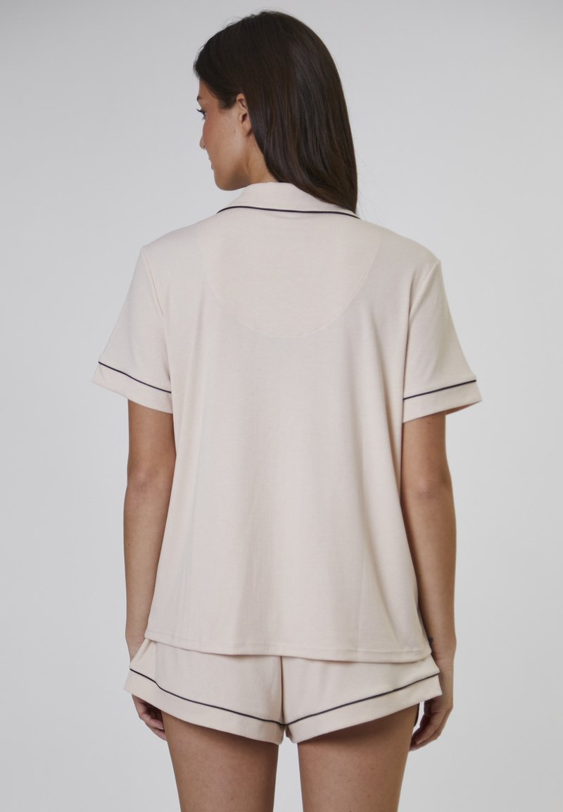 Loungeable TRADITIONAL SHORT SLEEVE SHORT SET Pigiama vanilla
