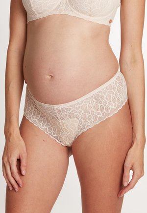 Kanten zwangerschapsondergoed in zacht beige, met een bloemenbladpatroon en een gegolfde rand, gemaakt van doorzichtig, lichtgewicht materiaal.