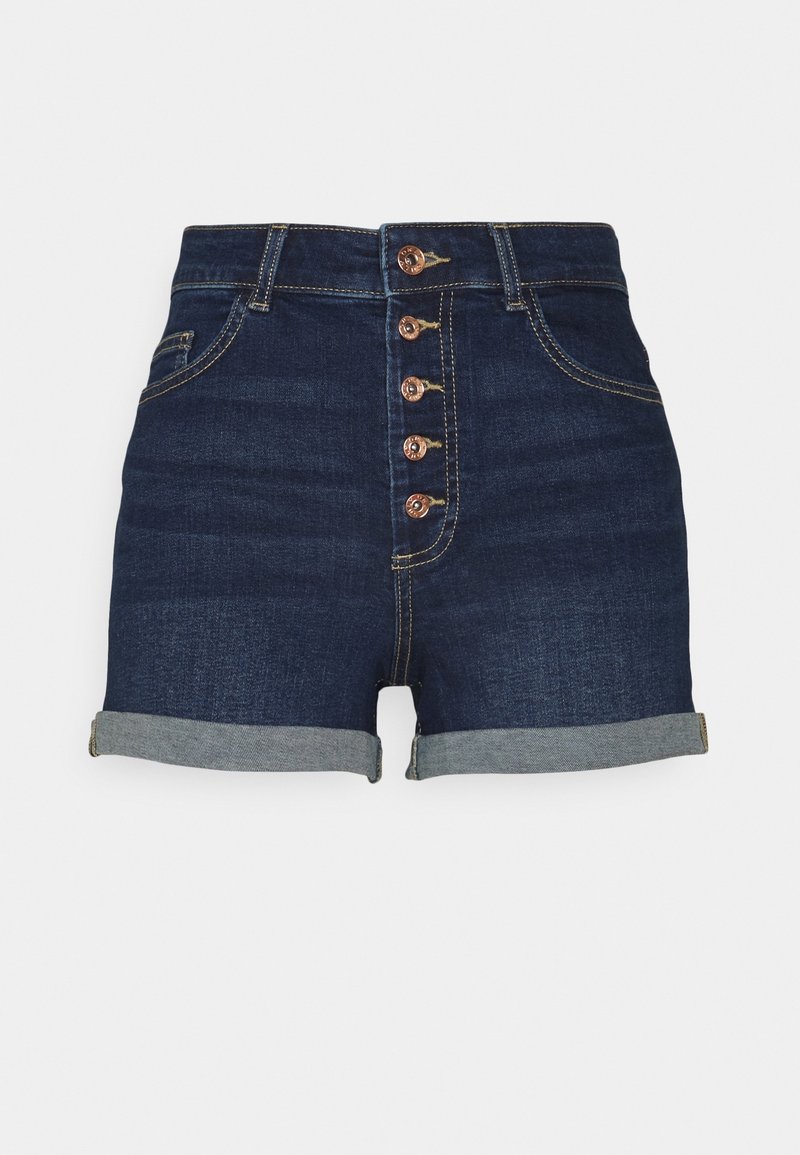 Shorts de mezclilla en azul oscuro con cintura alta, cierre frontal de cinco botones, dobladillos enrollados y detalles cosidos en los bolsillos.