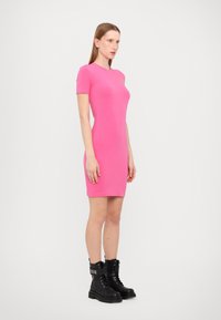 Versace Jeans Couture Marškininė suknelė - rosa