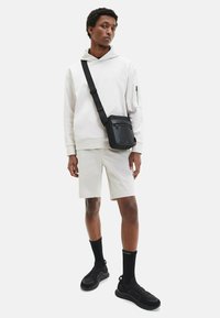 Calvin Klein RELAXED - Felpa con cappuccio - stony beige