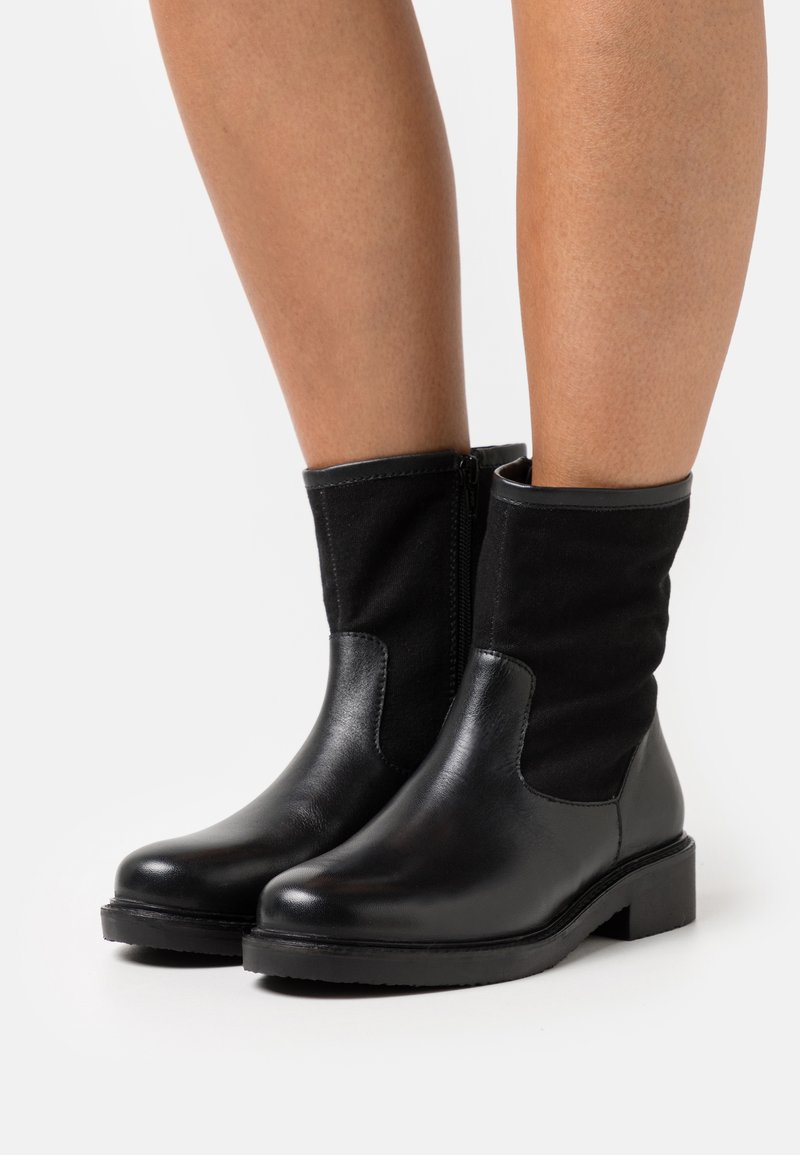 Anna Field LEATHER - Botas clássicas de cano curto - black