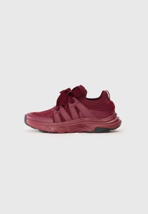 Trainers - burgundy