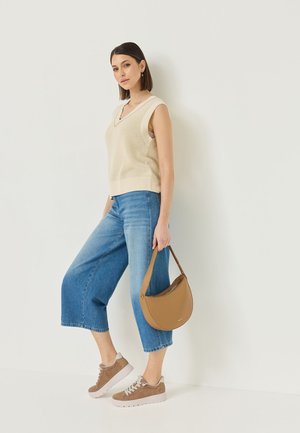 Tamaris, SNEAKER - Tenisky - camel suede