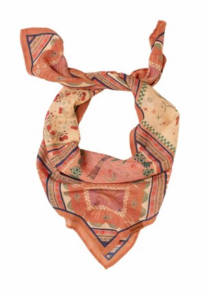 Zachte oranje-roze sjaal met bloemige en geometrische patronen, los gestrikt in een knoop, met het label "FATFACE" in de hoek.