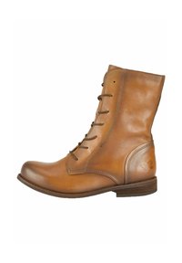 Botas de cuero marrón hasta el tobillo con una textura suave, punta redondeada, seis ojales para cordones y un sutil logo grabado en el talón.