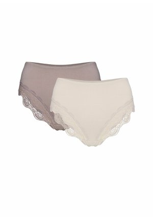 Dve dámske nohavičky s vysokým pásom v béžovej a taupe farbe s čipkovanou lemovkou pozdĺž otvorov na nohy.