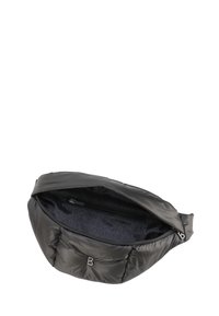 Černá polstrovaná taška přes rameno s hladkou texturou, zakřiveným tvarem, horním zapínáním na zip a vnitřní kapsou na zip s potiskem loga.