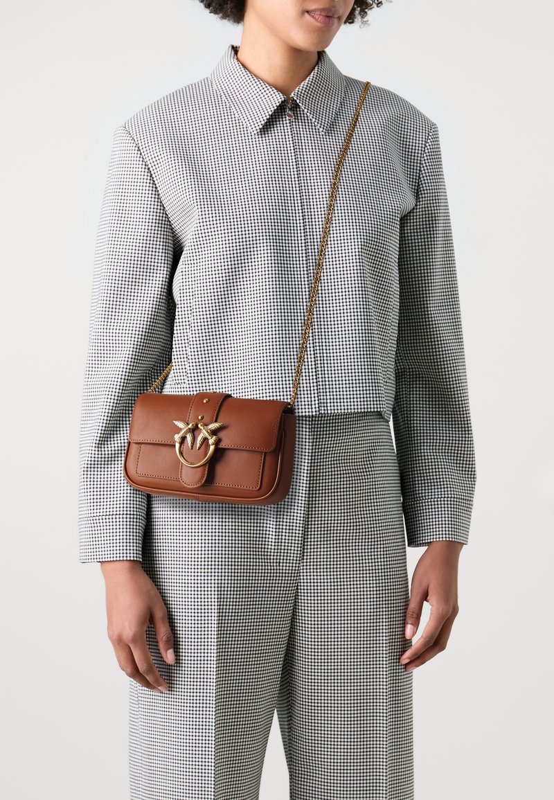 Pinko LOVE ONE POCKET  - Torba čez telo - cuoio/antique gold-coloured
