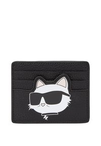 Cardholder din piele neagră cu design embosat al unei pisici purtând ochelari de soare. Are sloturi pentru carduri și o suprafață texturată.