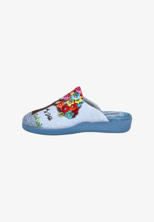 Zapatillas de casa grises de tela suave con un diseño floral de colores vivos en la parte superior, suela azul acolchada y detalles bordados.