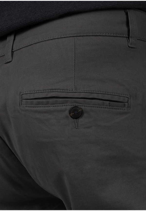 SDRAUL REGULAR FIT - Chinos - forged iron2