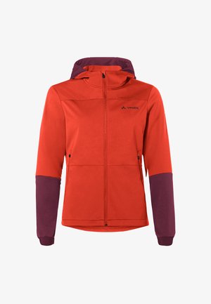Rode softshell jas met een paarse accent op de mouwen, ritssluiting en capuchon. Beschikt over een strak ontwerp en duurzaam materiaal.