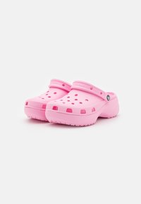 Crocs CLASSIC PLATFORM - Natikače na petu - flamingo