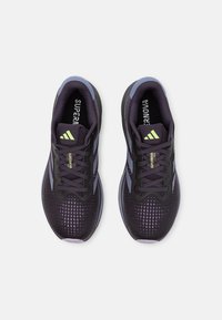 adidas Performance SUPERNOVA RISE - Chaussures de running sur route - aurora black/shadow violet/green spark