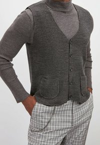 Trendyol Väst - grey