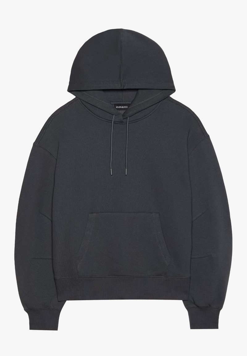 Ciemnoszara bluza z kapturem z kieszenią kangurką, żebrowanymi mankietami i dołem. Wykonana z miękkiego materiału z widocznymi detalami szycia.