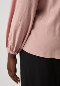 ONLY Carmakoma CARMYRNA - Blúz - silver pink