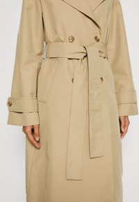 GAP Gabardina - khaki