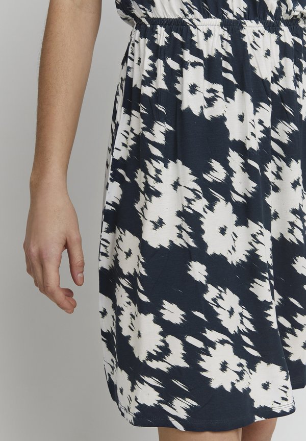 IHLisa - Jersey dress - total eclipse flower print4