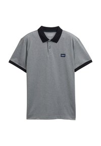 Grå polo-shirt med sort krave og ærmeaccent. Har tre knaplukninger og et lille logo-lap på brystet. Fabrik af bomuldsblanding.
