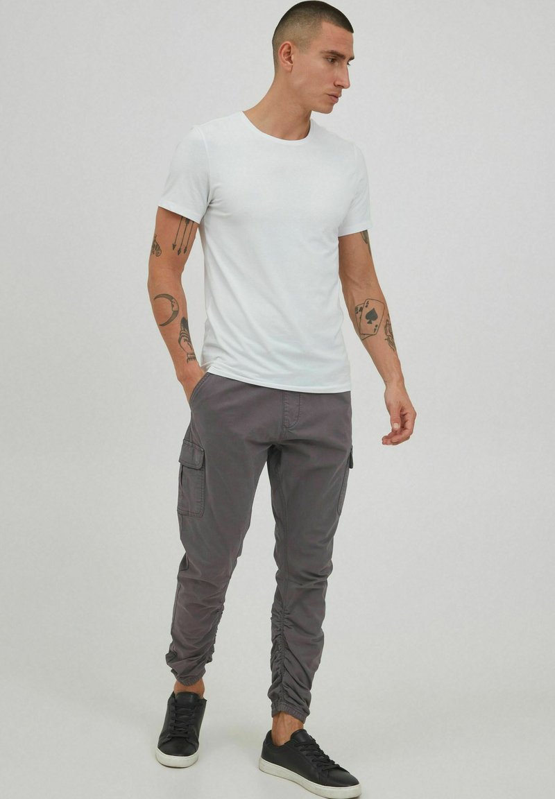 INDICODE JEANS - IDGILMAT - Pantalones cargo - dark grey, Ampliar