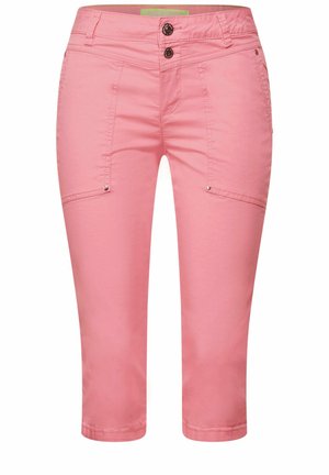 Różowe spodenki w wersji cropped wykonane z lekkiego materiału, z podwójnym zapięciem na guziki, przednimi kieszeniami i delikatnymi metalowymi akcentami.