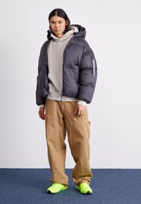 Nike Sportswear AIR MAX 2013 - Sapatilhas - volt/black/cyber