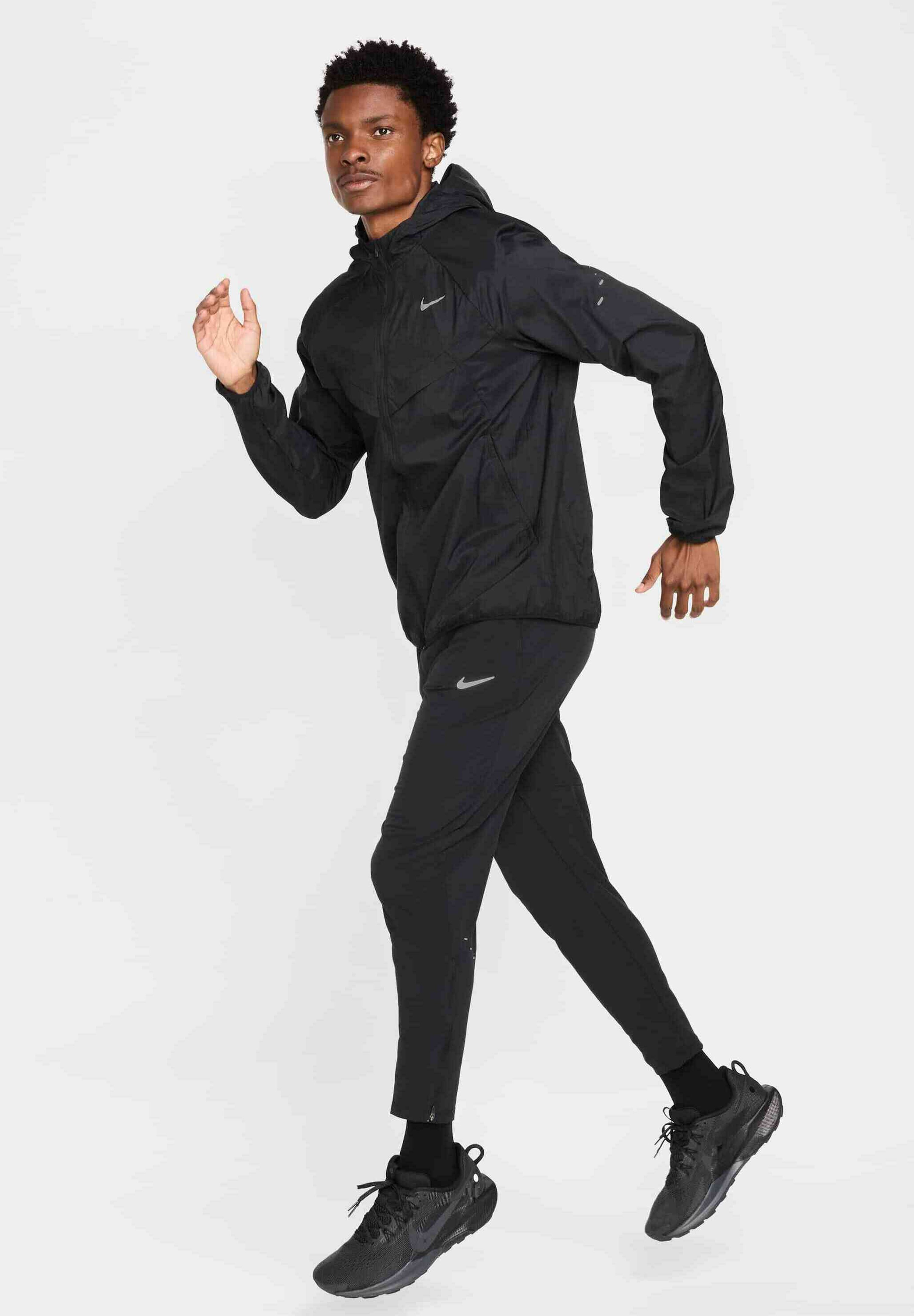 Nike Performance STRIDE JACKET - Jachetă de vânt - black black