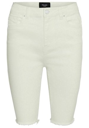 Hvide denimshorts med frynsete kanter, foran knapper og lynlås samt forlommer, fra mærket Vero Moda.