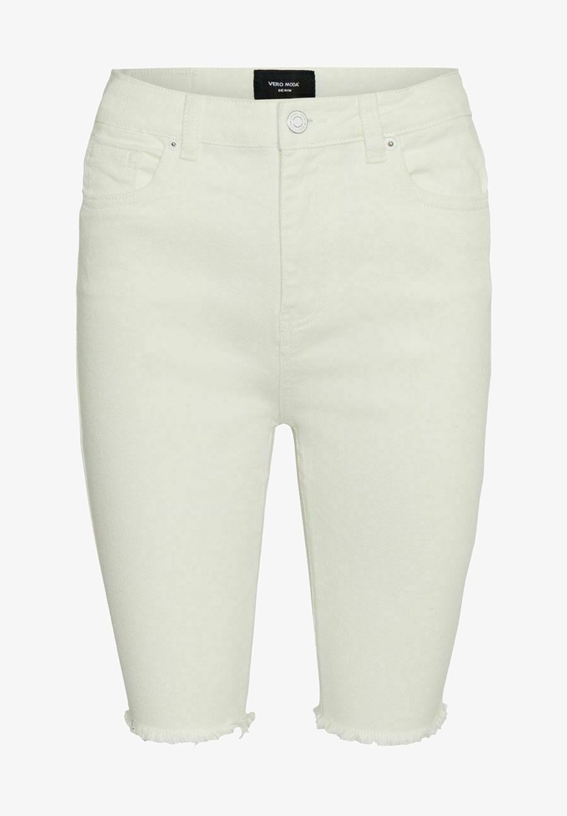 Short en denim blanc avec ourlets effilochés, fermeture frontale par bouton et zip, et poches avant, de la marque Vero Moda.