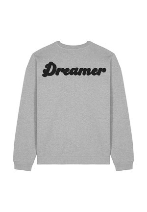 Grijze sweatshirt met lange mouwen, met een zwarte, vetgedrukte tekst "Dreamer" op de achterkant. Zachte textuur, klassiek ontwerp met ronde hals.