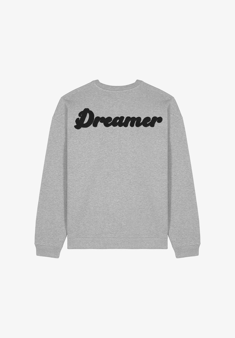 Szürke, hosszú ujjú pulóver, hátulján fekete, vastag "Dreamer" felirattal. Puha tapintású, klasszikus kerek nyakkivágással.
