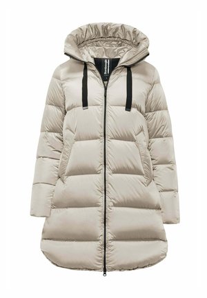 Giacca imbottita di colore beige chiaro con cappuccio. Presenta una forma lunga, texture trapuntata, zip frontale e lacci neri.