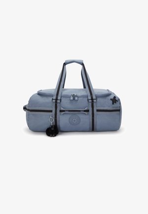 Sac de voyage bleu avec des accents gris, fermeture éclair, poignées supérieures et porte-clés en pompon noir détachable ; présente un logo circulaire à l'avant.