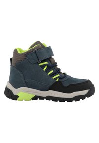 Pantofii mid-top din suede albastru, cu talpă din cauciuc negru, accent verde, guler din plasă gri și sistem de prindere cu șireturi, dotat cu o bandă pentru o potrivire sigură.