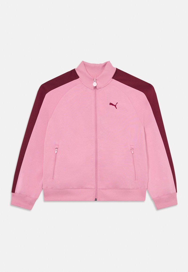 Rosa jakke med glidelås laget av mykt materiale som har maroon detaljer på skuldrene og et lite logo. Inkluderer to frontlommer med glidelås.
