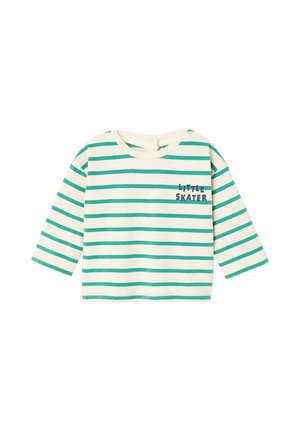 Langes gestreiftes Kleinkindshirt in Creme und Grün mit dem Schriftzug "LITTLE SKATER" auf der linken Brust, rundem Ausschnitt und Knopfverschluss auf der Rückseite.