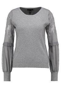 Pull gris en maille avec manches longues en dentelle transparente et col côtelé. Les manches présentent un motif texturé et des poignets froncés.