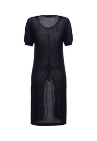 Gebreide jurk in donkerblauw, met een losse, kortmouwige ontwerp en een mesh textuur, voorzien van zijsplitten voor een gemakkelijke beweging.