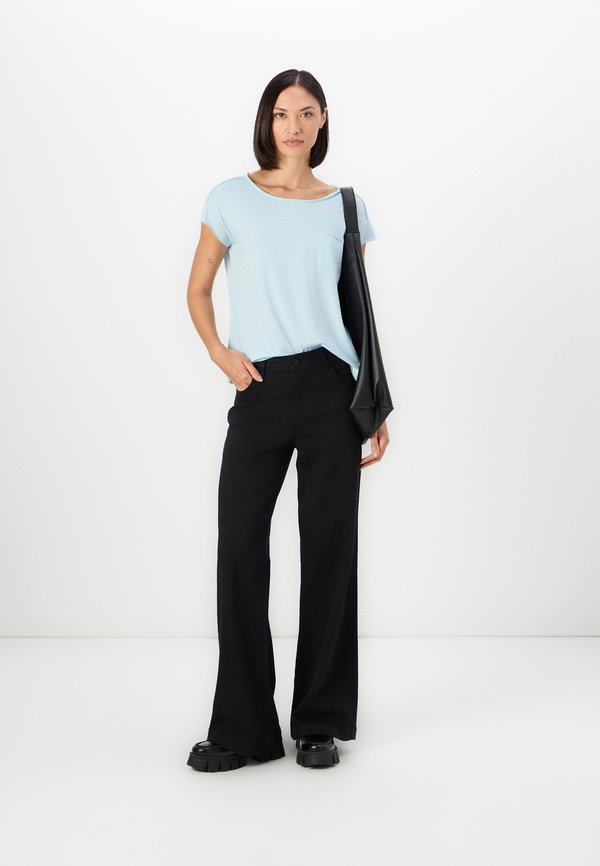 CHEST POCKET - Basic T-shirt2