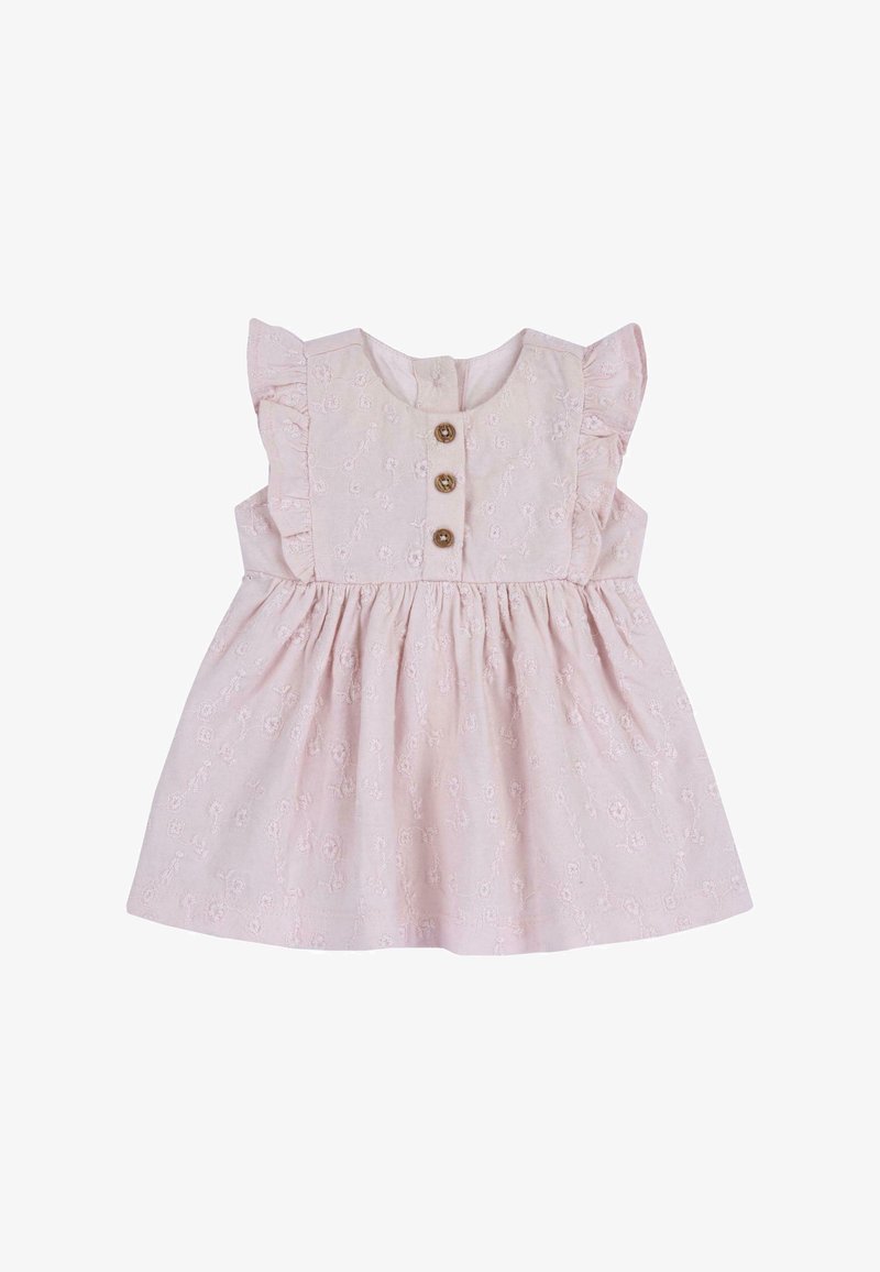 Robe rose brodée avec des épaules ruffle, un devant boutonné avec trois boutons marron, et un design de jupe évasée.