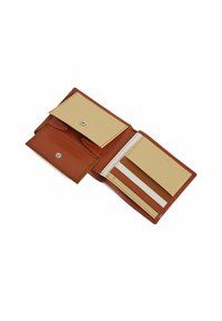 Portafoglio in pelle marrone con chiusura a scatto, interno con scomparti beige, molteplici slot per carte e un design sleek e minimalista.