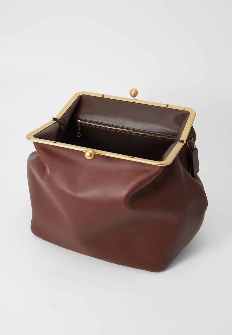 COACH GLOVETANNED LARGE KISSLOCK FRAME BAG - Tote bag - chestnut 