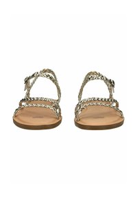 Metallische geflochtene Riemen mit einer flachen braunen Sohle. Offenes Zehen-Design, minimale Polsterung und eine verstellbare Schnalle für einen sicheren Halt.