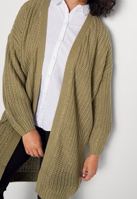 Noisy May Curve Strickjacke - khaki