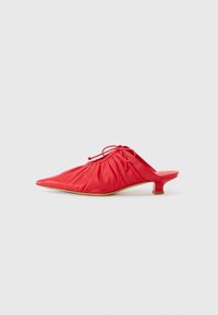 Valitud, pompeian red